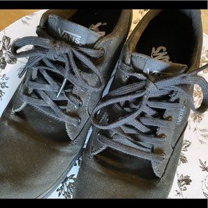 BLACK LOW TOP TIE VANS